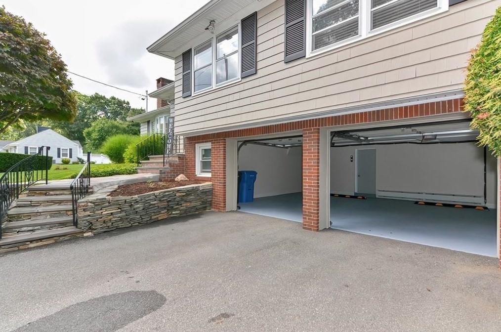 144 Glen Ridge Rd, Cranston RI  02920-6154 exterior