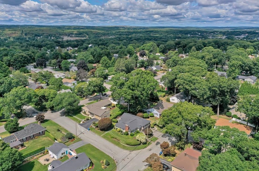 144 Glen Ridge Rd, Cranston RI  02920-6154 exterior