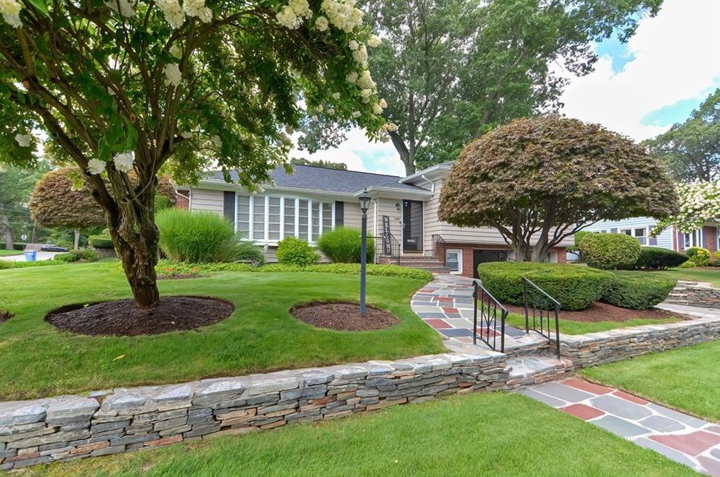 144 Glen Ridge Rd, Cranston RI  02920-6154 exterior