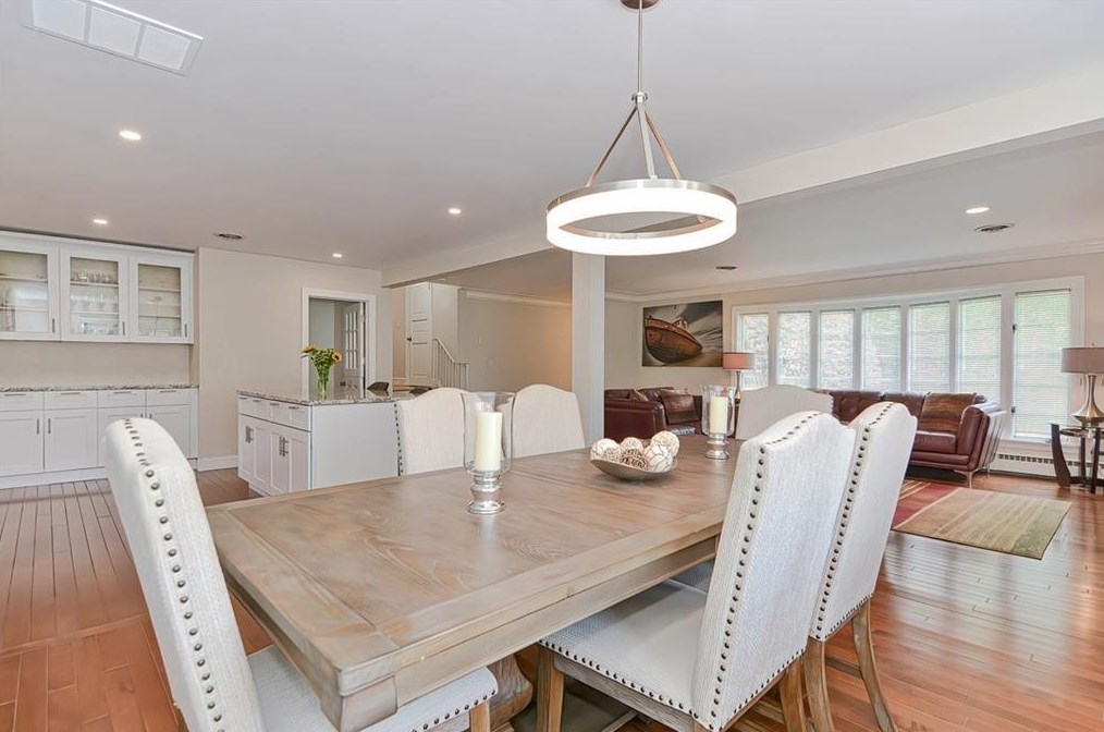 144 Glen Ridge Rd, Cranston RI  02920-6154 exterior