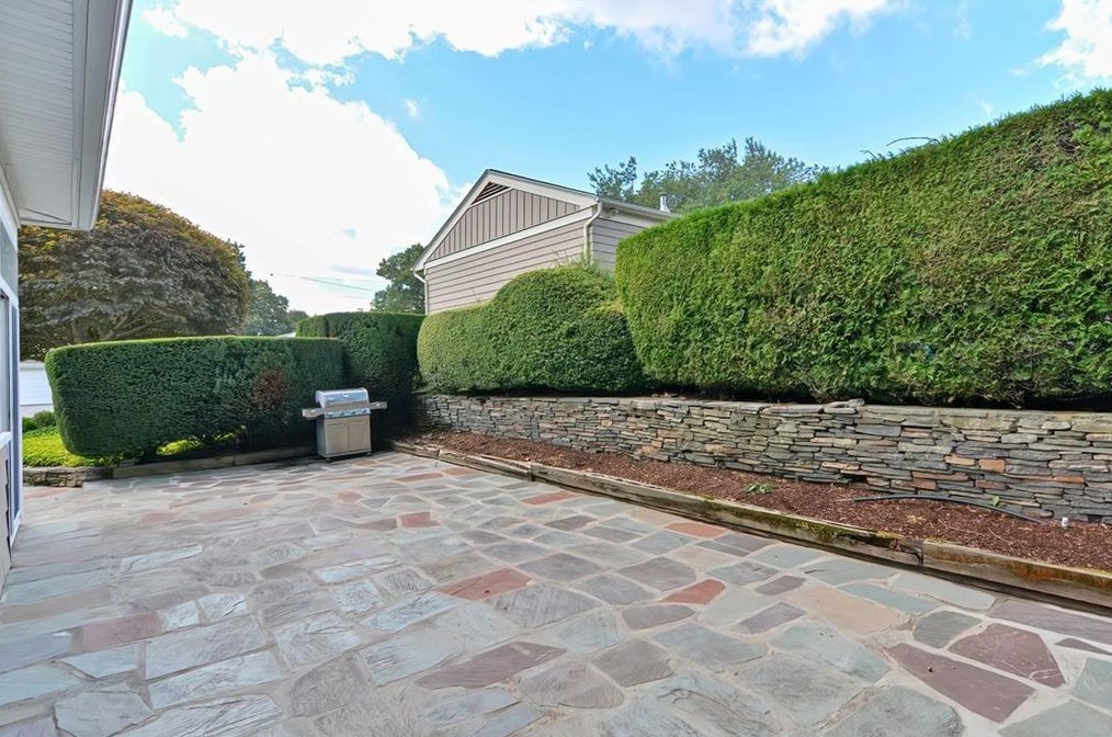 144 Glen Ridge Rd, Cranston RI  02920-6154 exterior