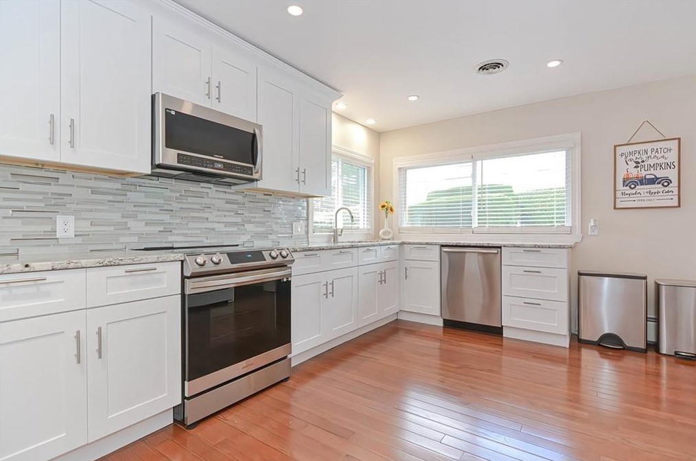 144 Glen Ridge Rd, Cranston RI  02920-6154 exterior