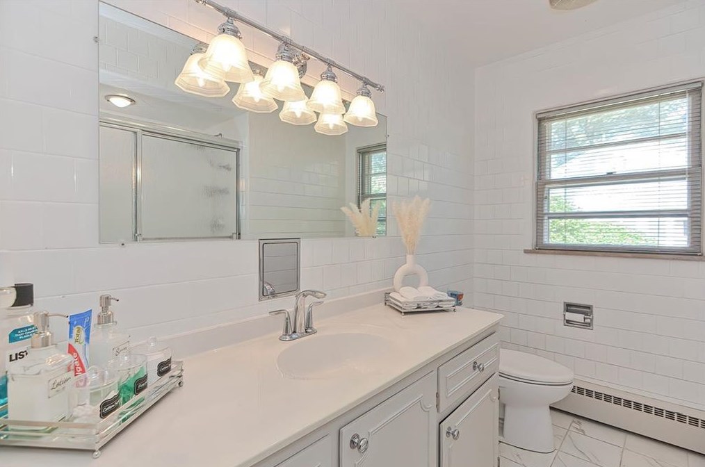 144 Glen Ridge Rd, Cranston RI  02920-6154 exterior