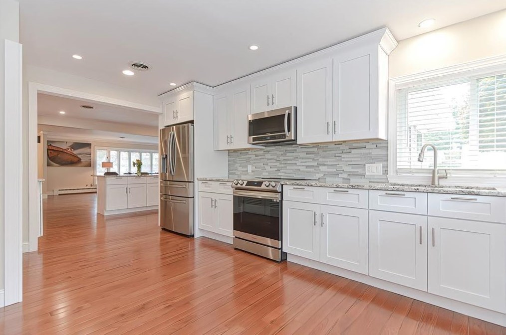 144 Glen Ridge Rd, Cranston RI  02920-6154 exterior