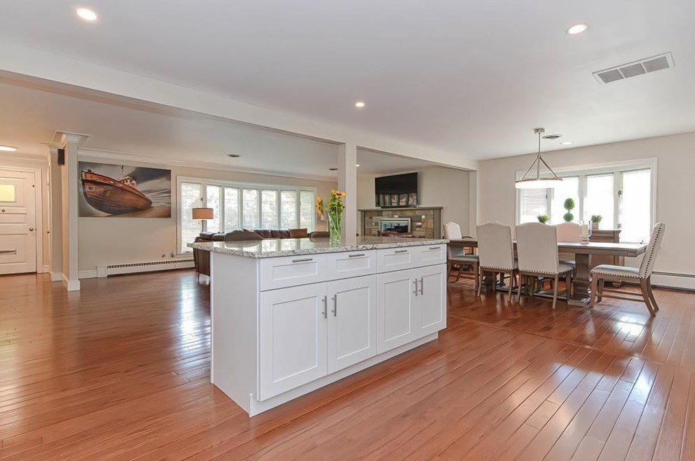 144 Glen Ridge Rd, Cranston RI  02920-6154 exterior