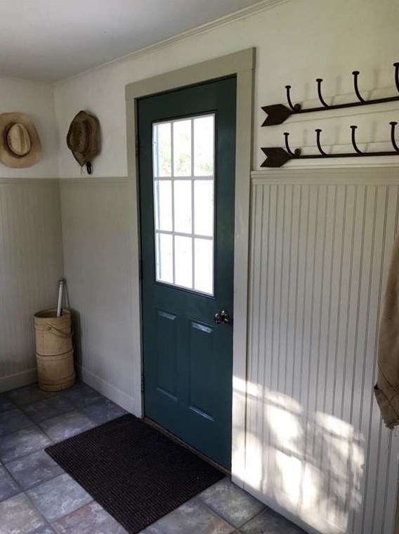 28 Pottersville Rd, Little Compton RI  02837-1928 exterior