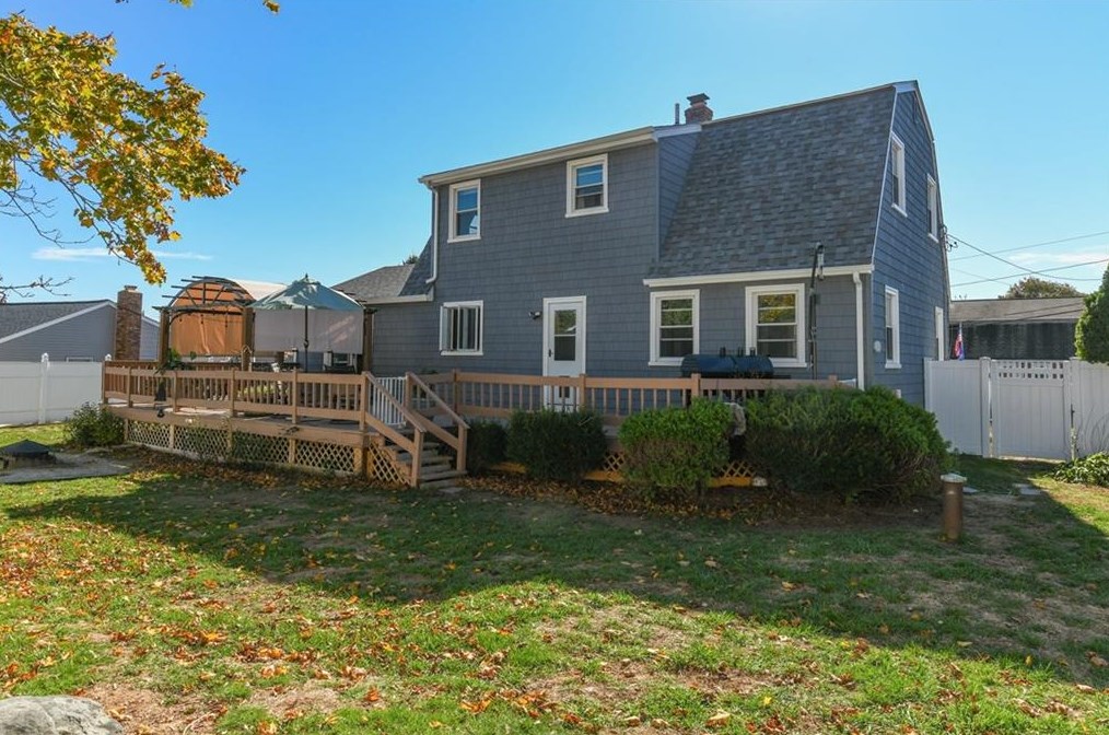 136 Silverwood Ln, West Warwick RI  02893-3306 exterior