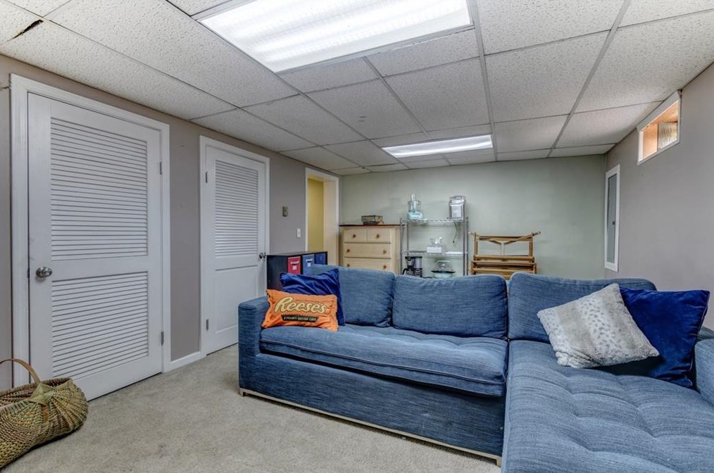 136 Silverwood Ln, West Warwick RI  02893-3306 exterior