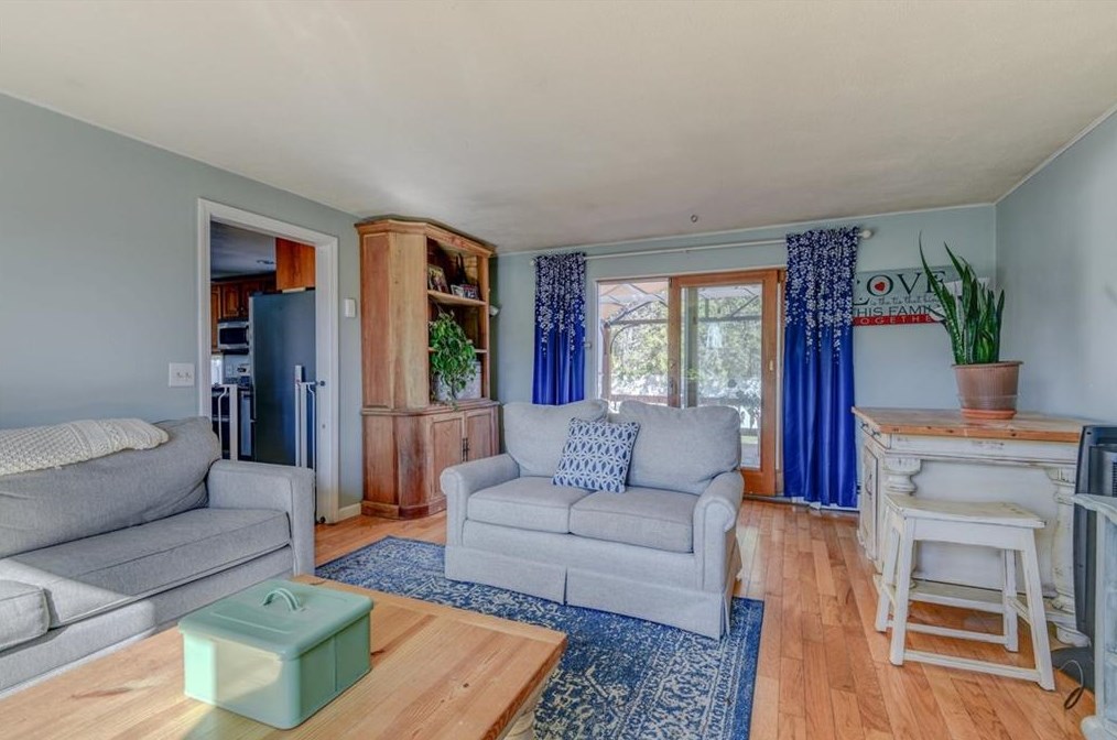 136 Silverwood Ln, West Warwick RI  02893-3306 exterior