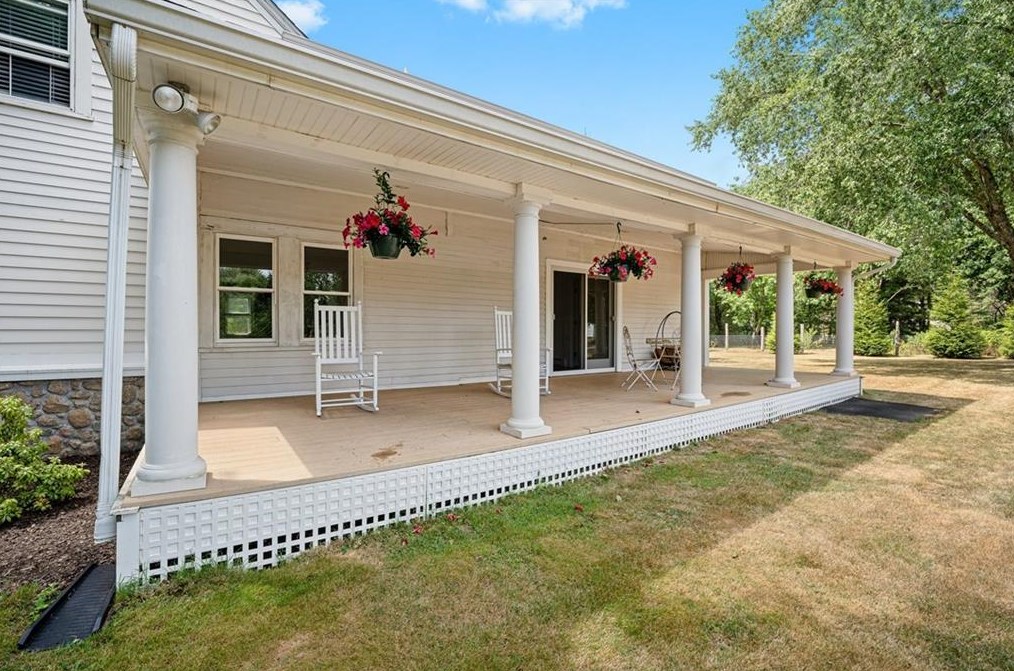 11 Hillsdale Rd, Richmond RI  02892-1002 exterior