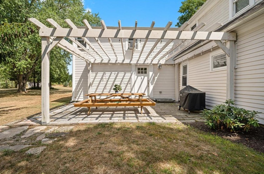 11 Hillsdale Rd, Richmond RI  02892-1002 exterior