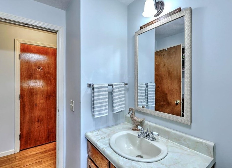 10 Whipple Ave, Barrington RI 02806-2919 exterior