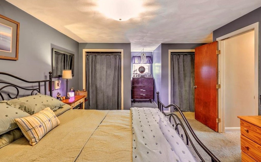 10 Whipple Ave, Barrington RI 02806-2919 exterior