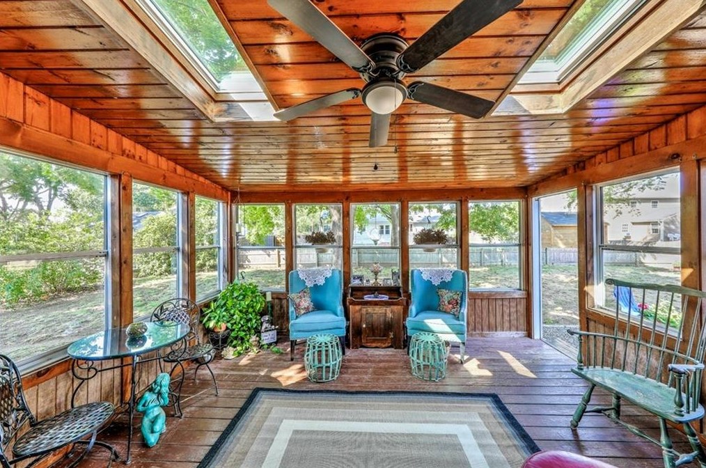 10 Whipple Ave, Barrington RI 02806-2919 exterior