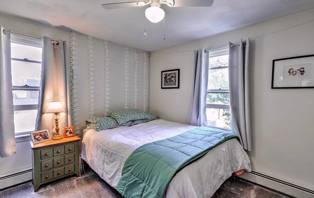 10 Whipple Ave, Barrington RI 02806-2919 exterior