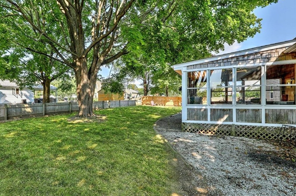 10 Whipple Ave, Barrington RI 02806-2919 exterior