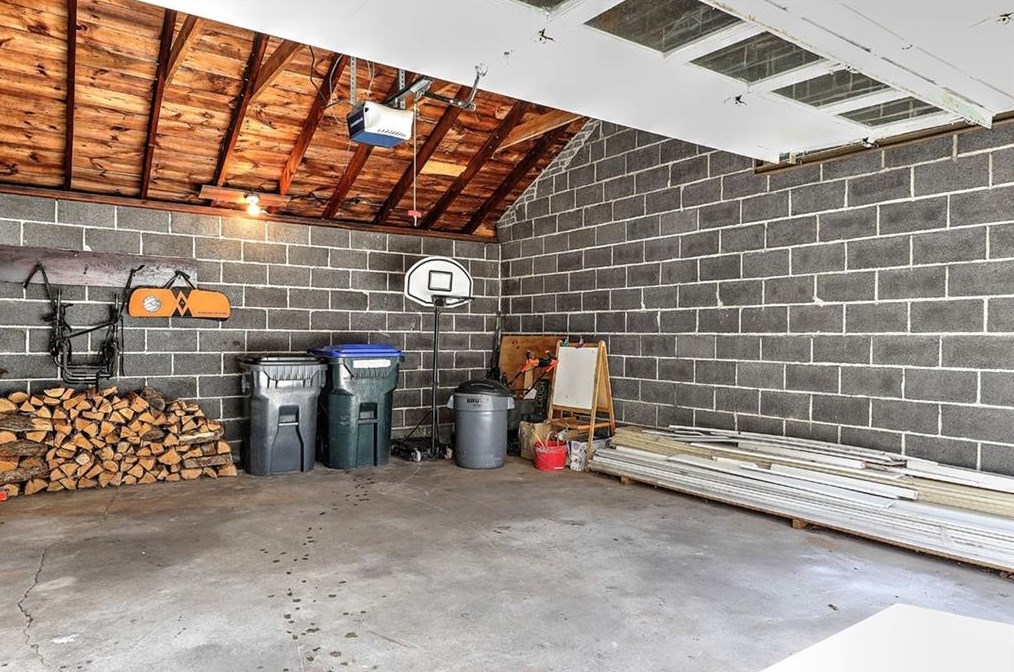 136 9th St, Providence RI 02906-2931 exterior