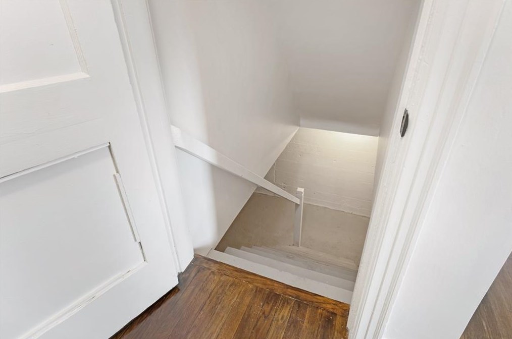 743 Metacom Ave, Bristol RI 02809-5134 exterior