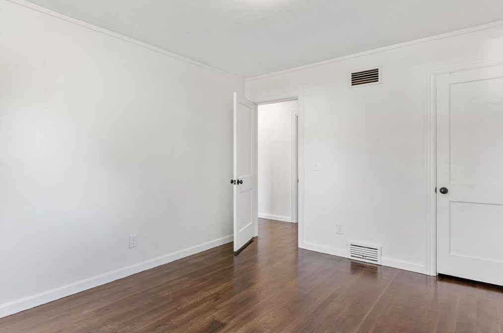 743 Metacom Ave, Bristol RI 02809-5134 exterior