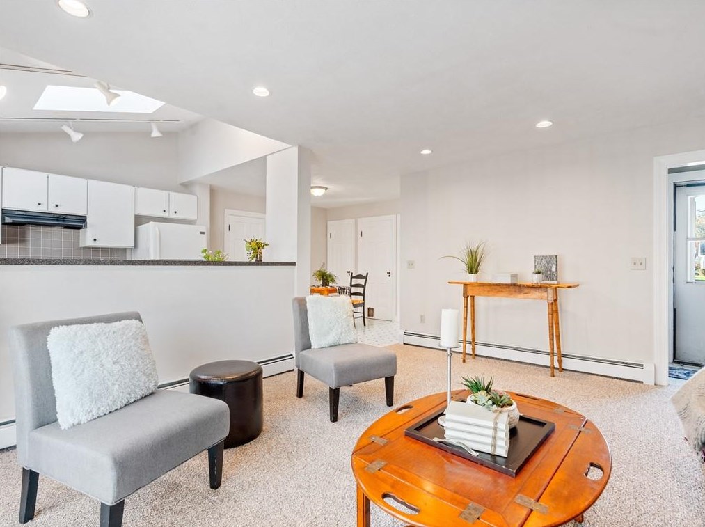 91 Greenwood Ave, East Providence RI  02916-1916 exterior