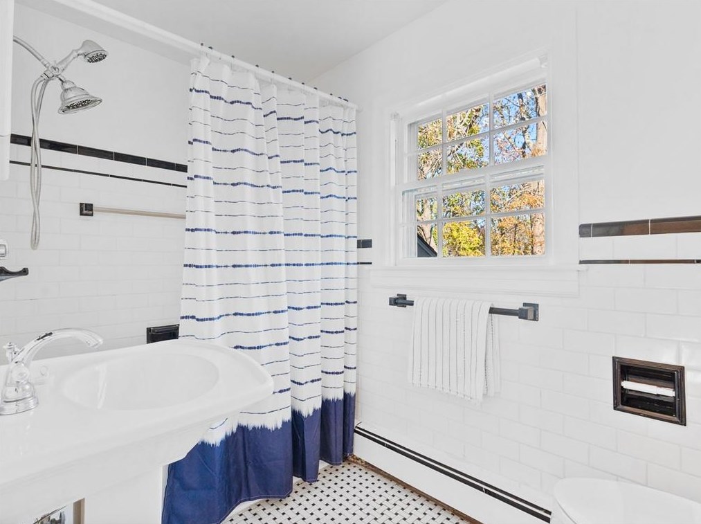 91 Greenwood Ave, East Providence RI  02916-1916 exterior