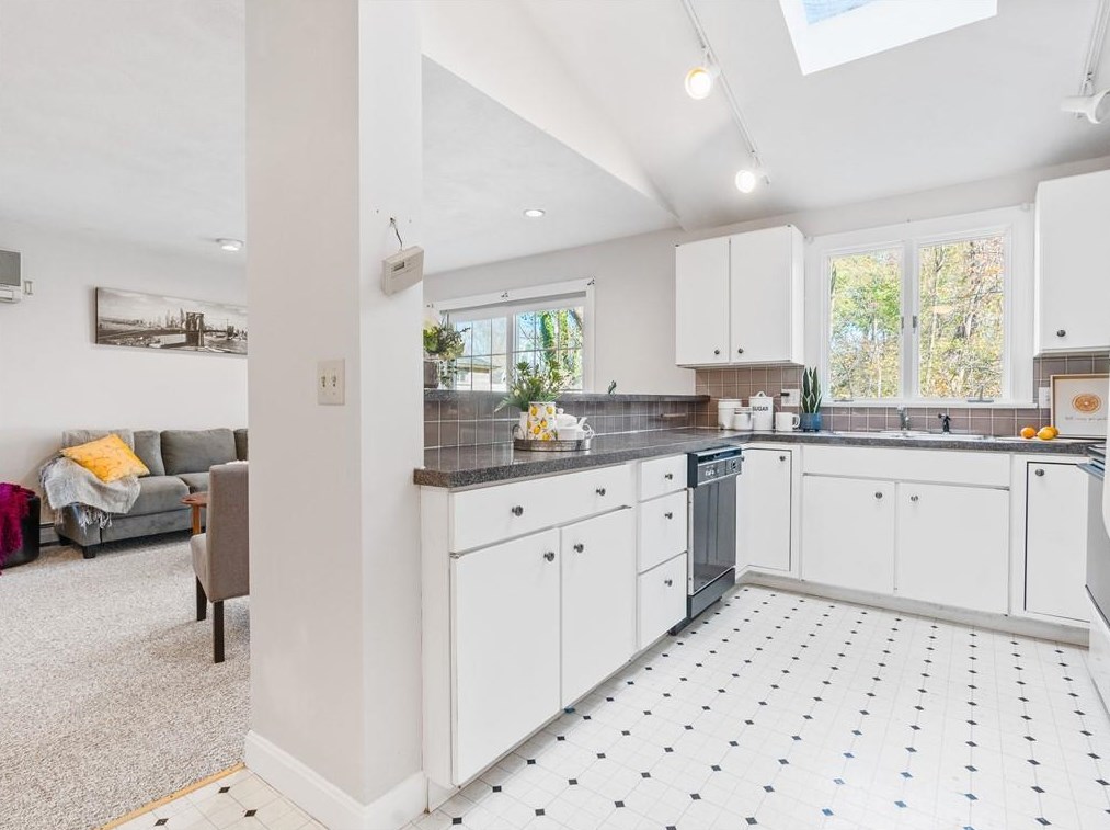 91 Greenwood Ave, East Providence RI  02916-1916 exterior