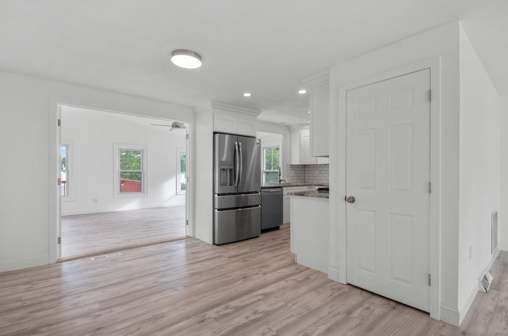 5 Versailles St, Cranston RI  02920-1419 exterior