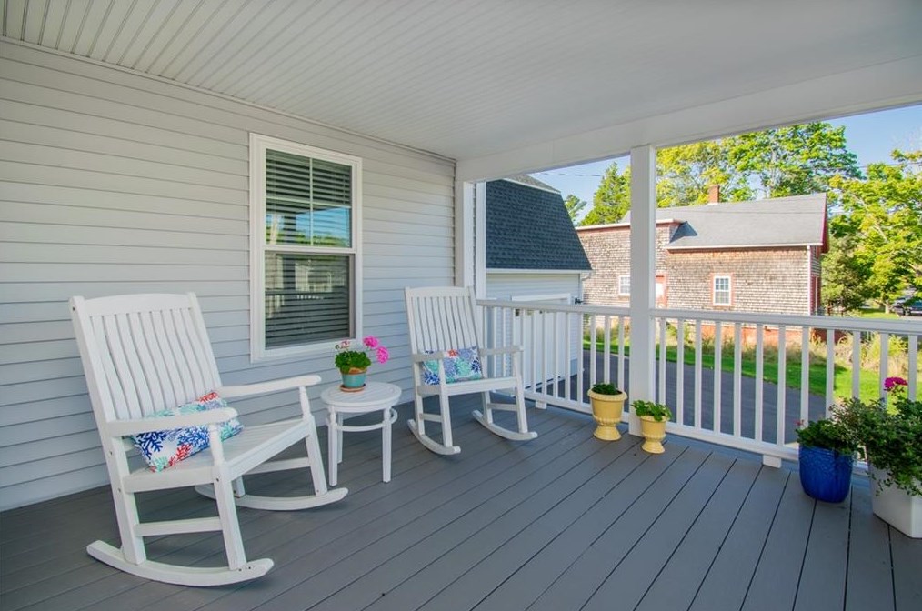 58 Collins St, Bristol RI  02809-3135 exterior