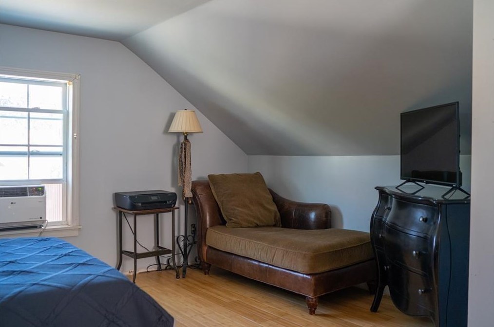 55 Narragansett Ave, East Providence RI  02915-5522 exterior