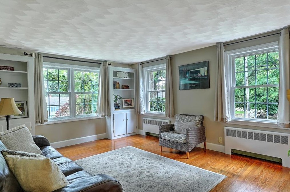 16 Cormier Rd, Lincoln RI  02865-3104 exterior