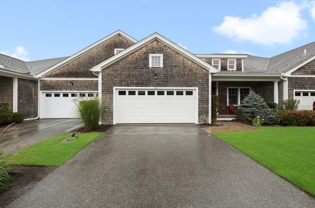 120 Stony Brook Ln, Portsmouth RI  02871-1073 exterior
