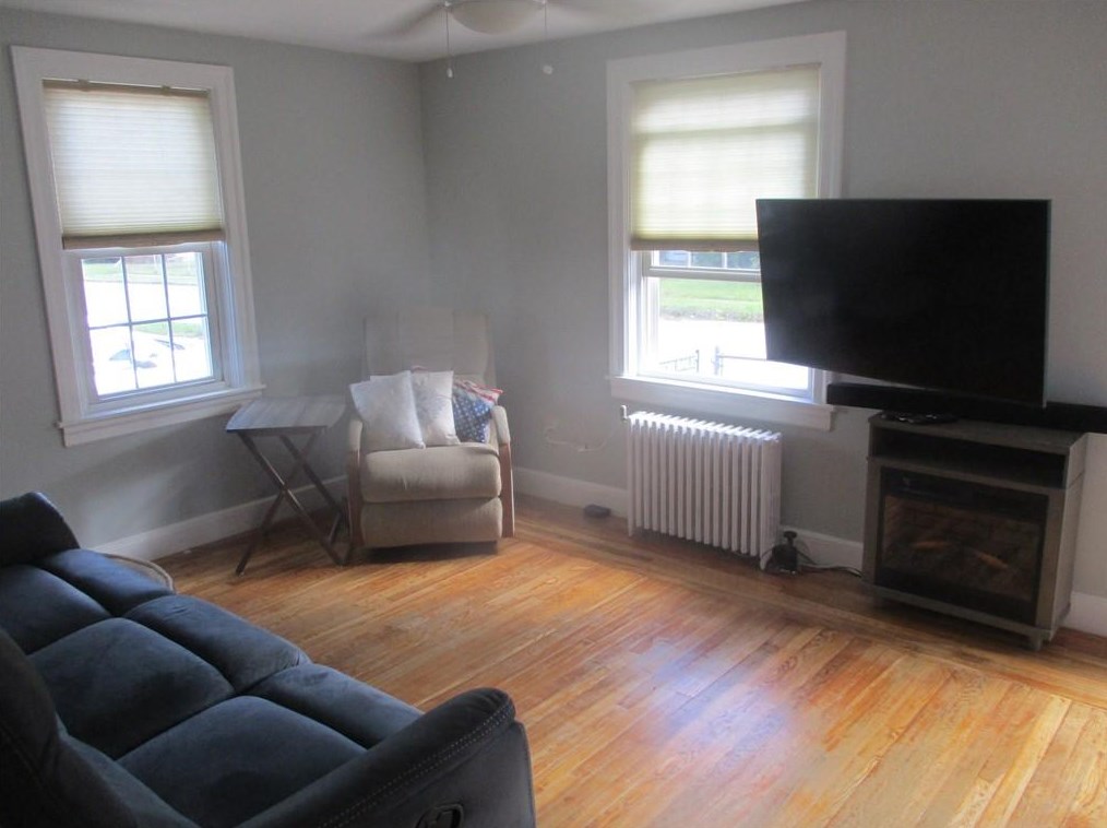 60 Aetna St, Cranston RI  02910-1506 exterior