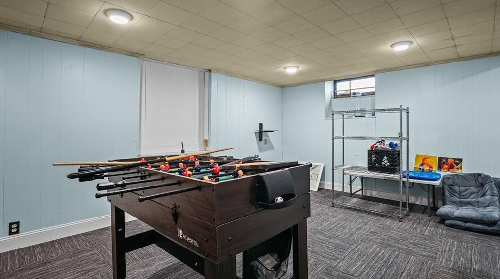 36 Greenwood St, Cranston RI 02910-1907 exterior