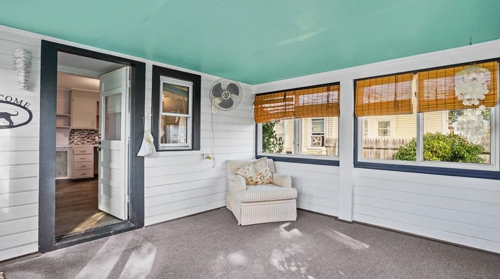 36 Greenwood St, Cranston RI 02910-1907 exterior