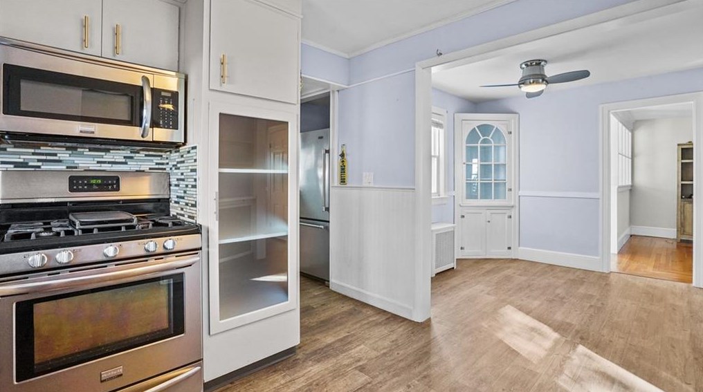 36 Greenwood St, Cranston RI 02910-1907 exterior