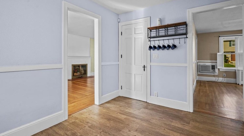 36 Greenwood St, Cranston RI 02910-1907 exterior