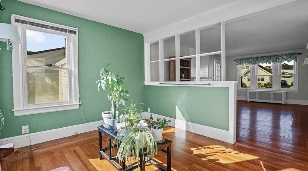 36 Greenwood St, Cranston RI 02910-1907 exterior