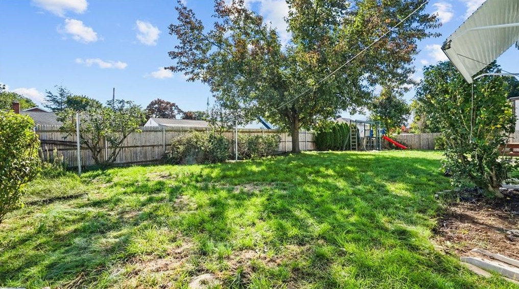 36 Greenwood St, Cranston RI 02910-1907 exterior