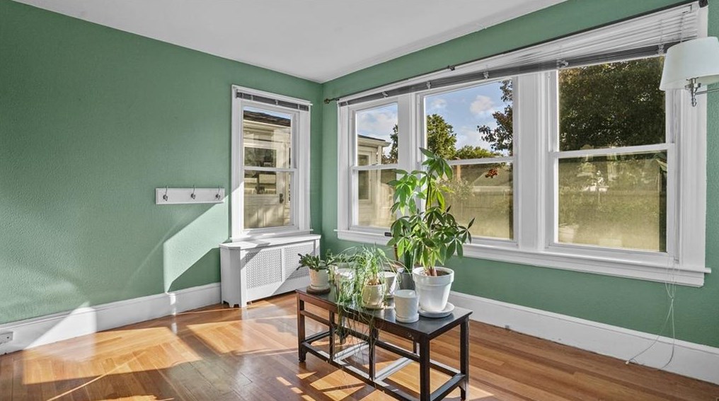 36 Greenwood St, Cranston RI 02910-1907 exterior