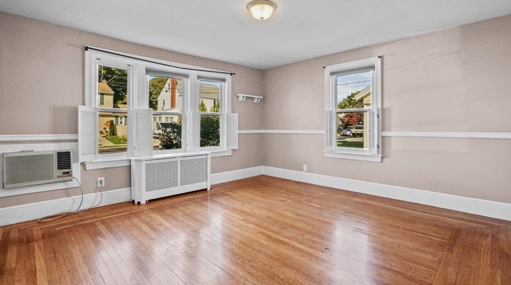 36 Greenwood St, Cranston RI 02910-1907 exterior