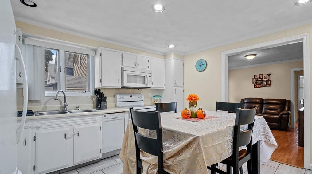 48 Vine St, East Providence RI  02914-4317 exterior