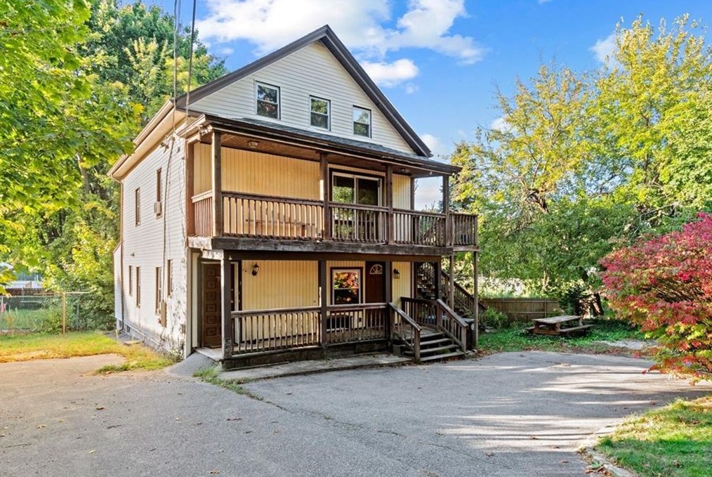 4 Frankfort St, Cranston RI  02910-1134 exterior