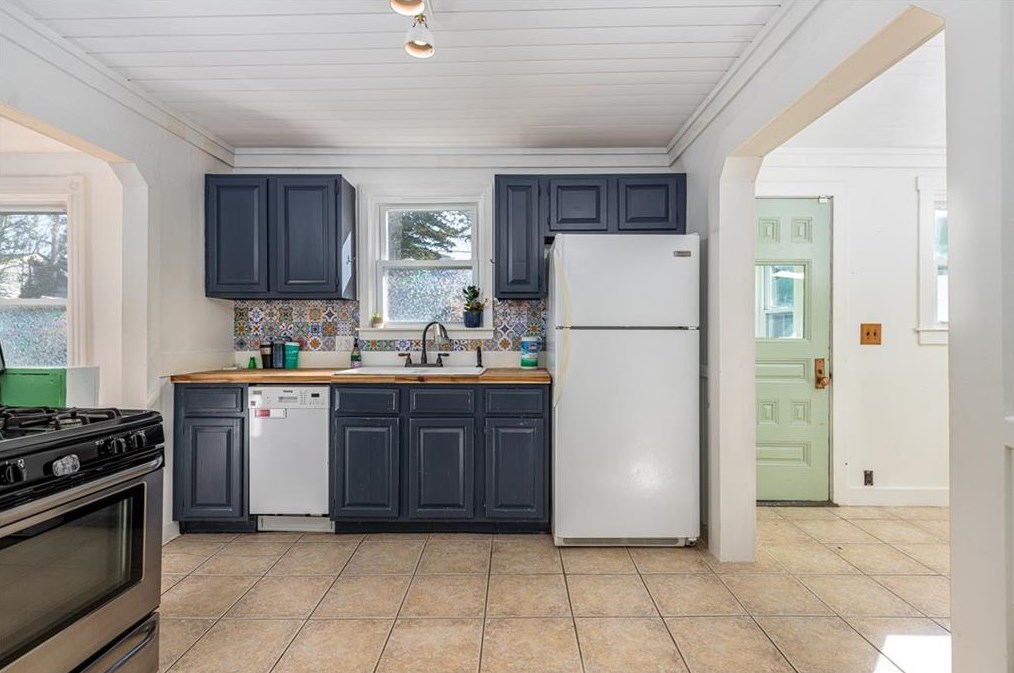 45 Jackson Ave, East Providence RI  02915-5418 exterior