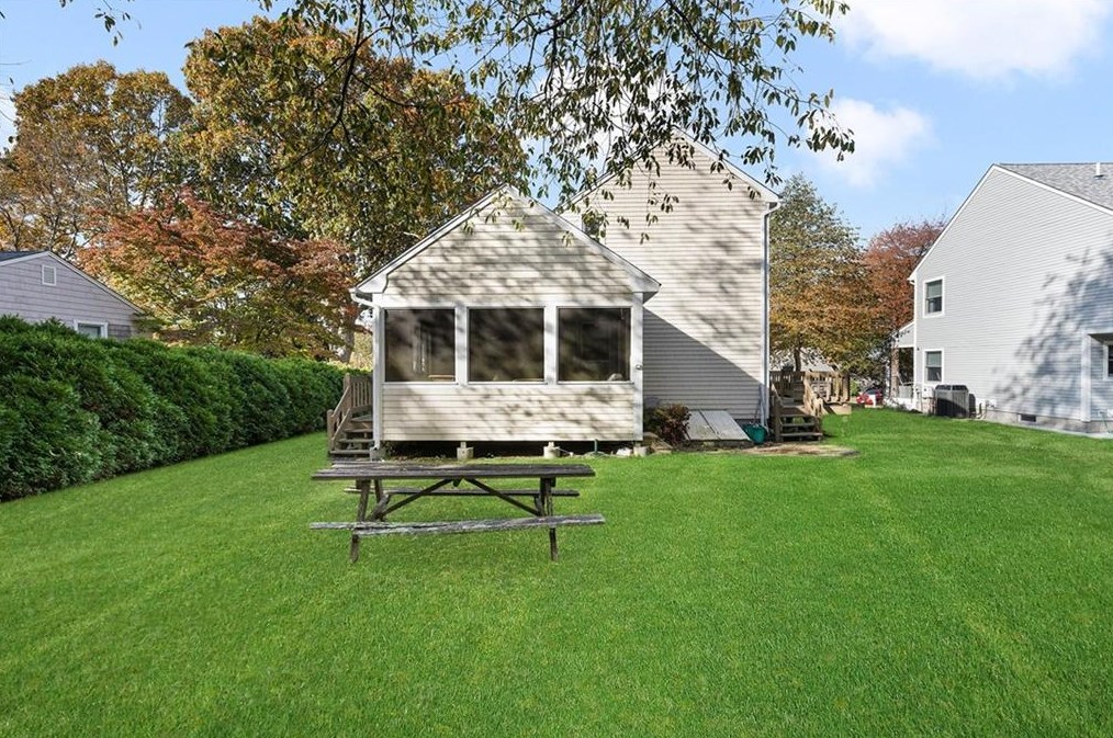 10 Mizzen Ave, Jamestown RI  02835-3026 exterior