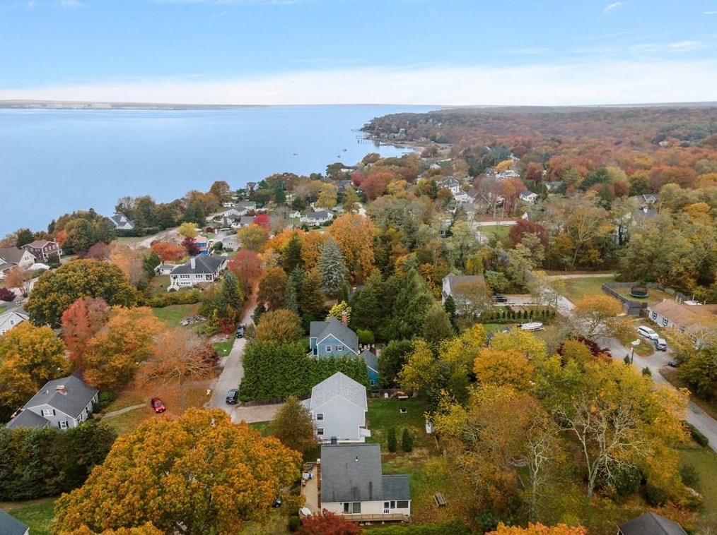 10 Mizzen Ave, Jamestown RI  02835-3026 exterior