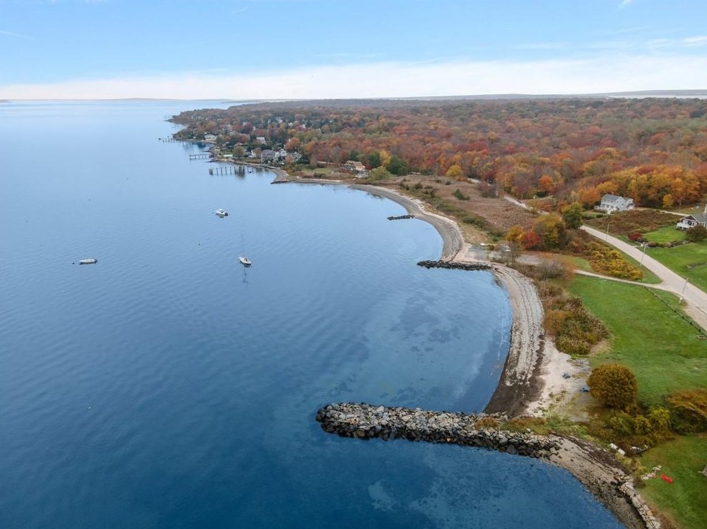 10 Mizzen Ave, Jamestown RI  02835-3026 exterior