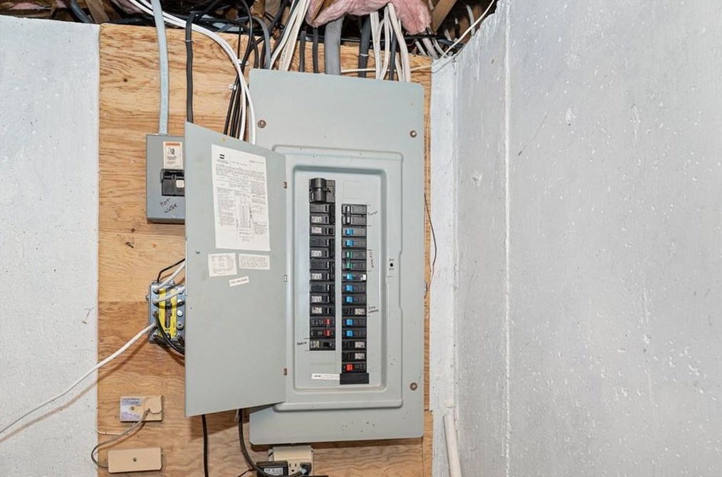 10 Mizzen Ave, Jamestown RI  02835-3026 exterior