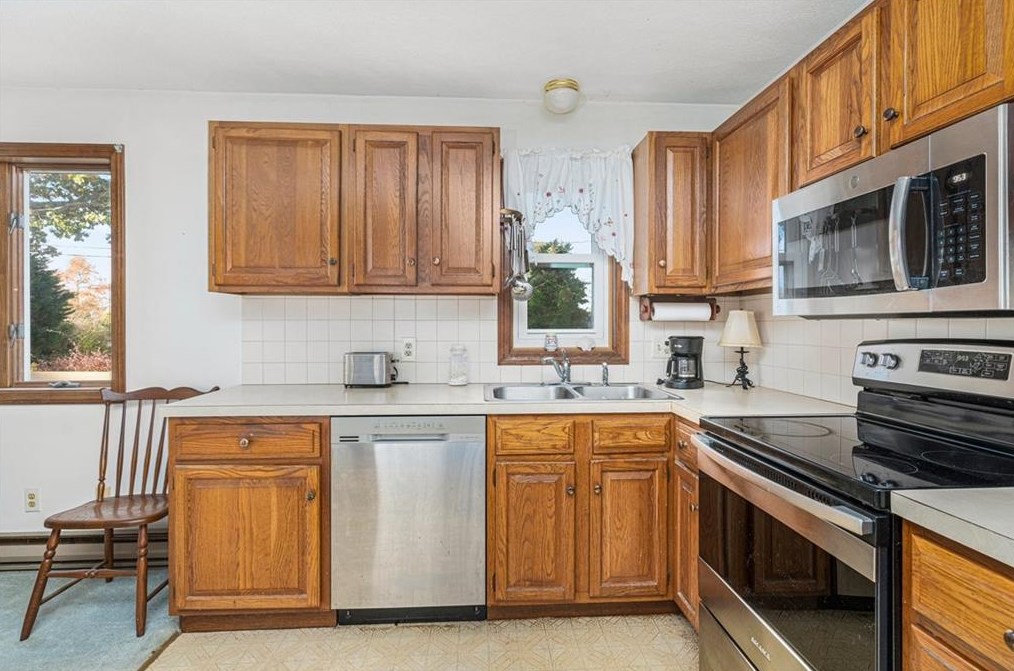 10 Mizzen Ave, Jamestown RI  02835-3026 exterior