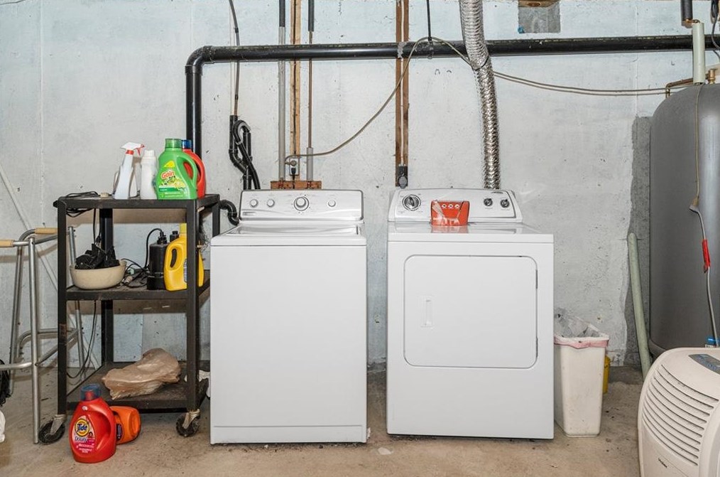 10 Mizzen Ave, Jamestown RI  02835-3026 exterior