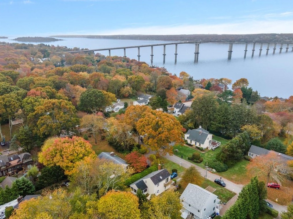 10 Mizzen Ave, Jamestown RI  02835-3026 exterior